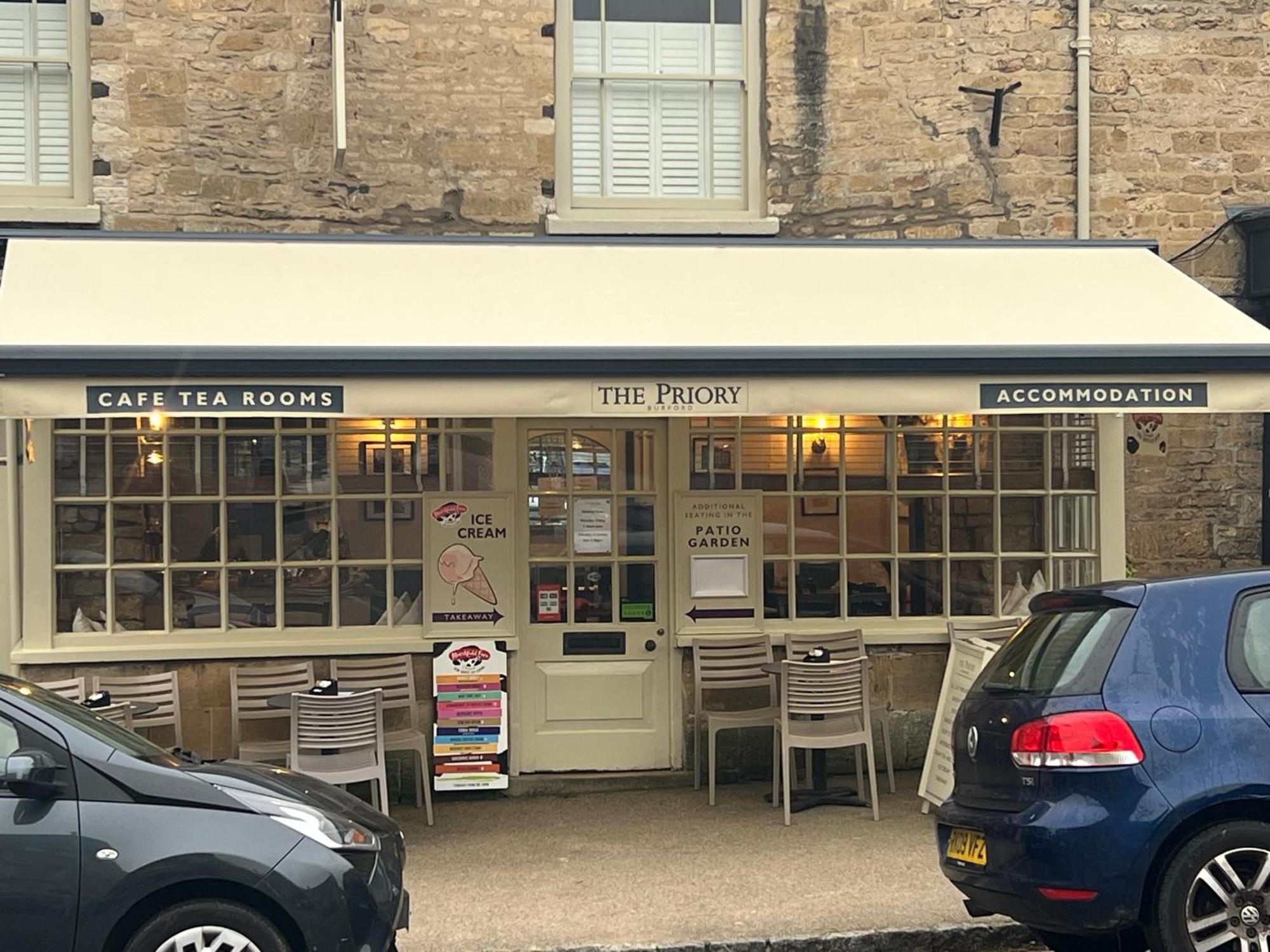 Priory Tearooms Burford With Rooms المظهر الخارجي الصورة
