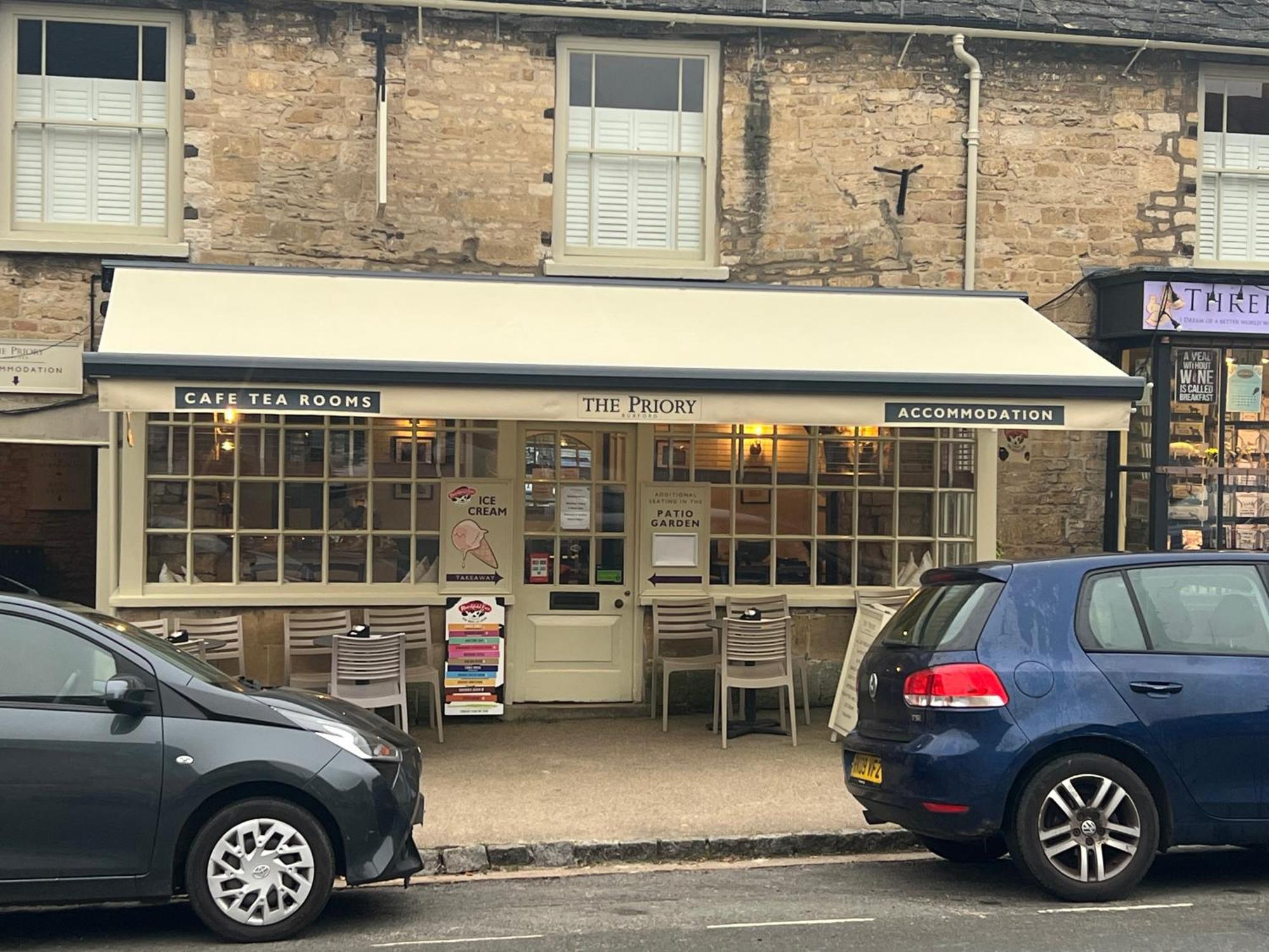 Priory Tearooms Burford With Rooms المظهر الخارجي الصورة