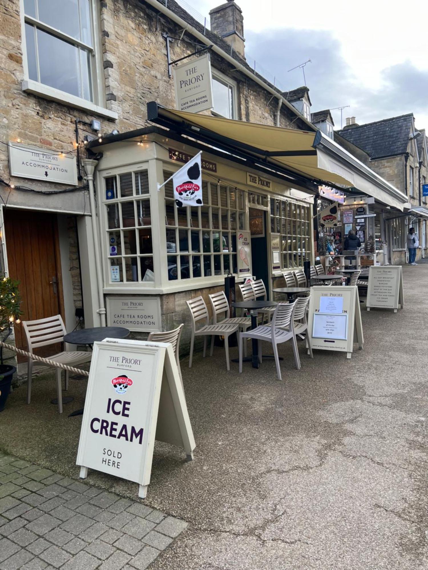 Priory Tearooms Burford With Rooms المظهر الخارجي الصورة