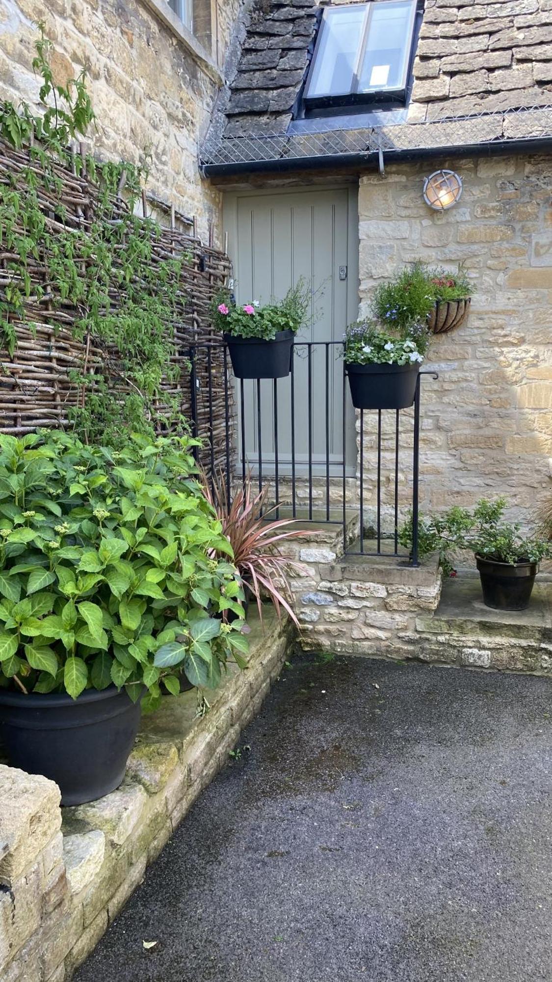 Priory Tearooms Burford With Rooms المظهر الخارجي الصورة
