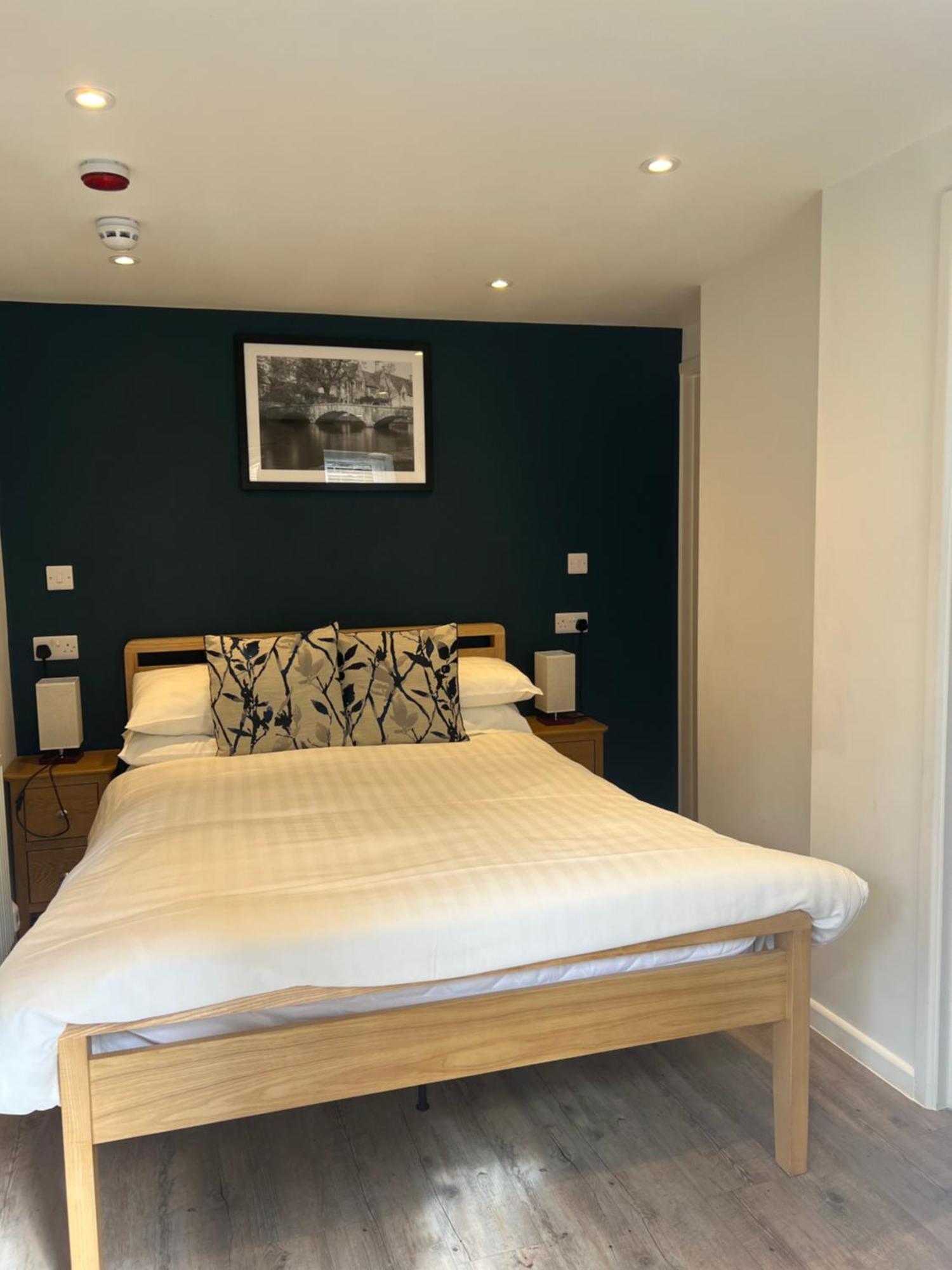 Priory Tearooms Burford With Rooms المظهر الخارجي الصورة