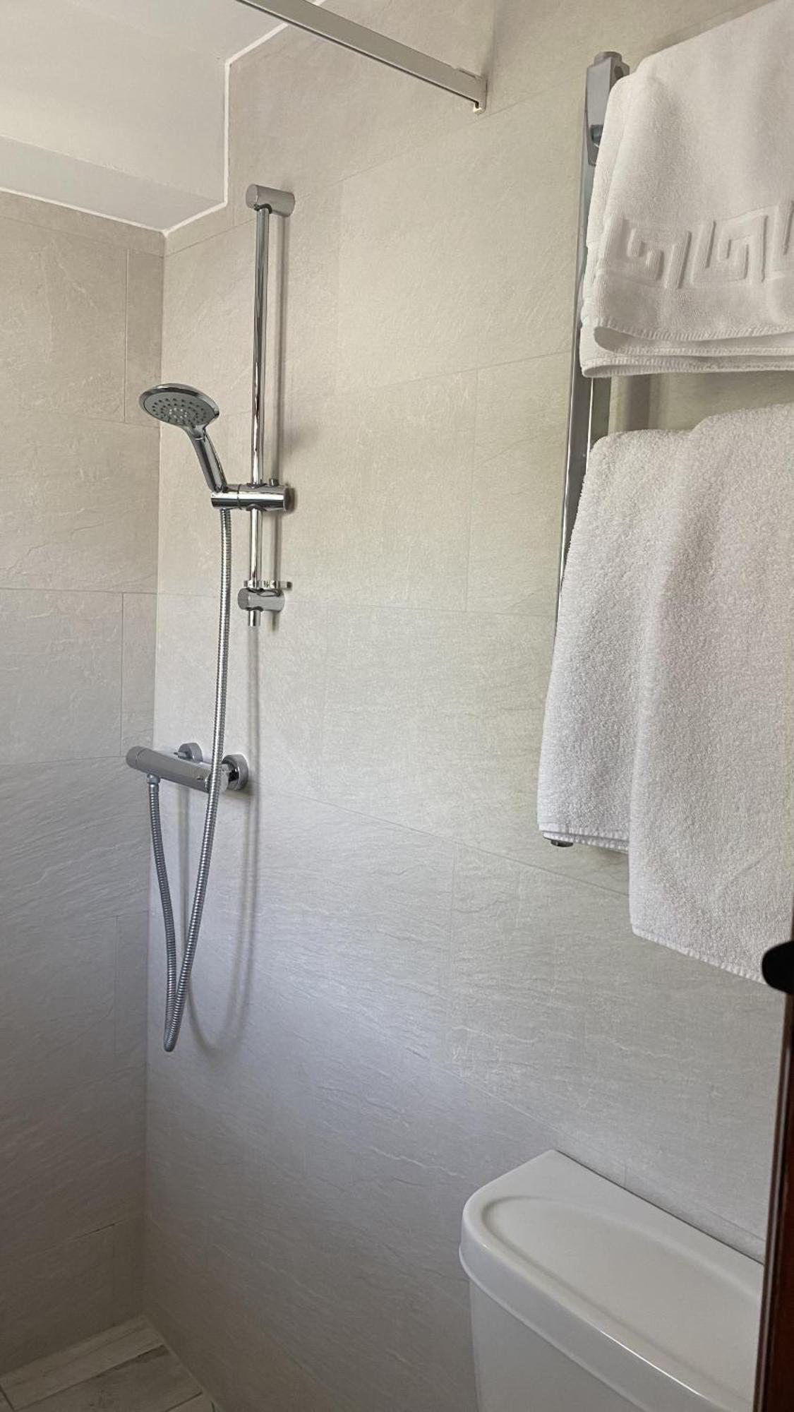 Priory Tearooms Burford With Rooms المظهر الخارجي الصورة