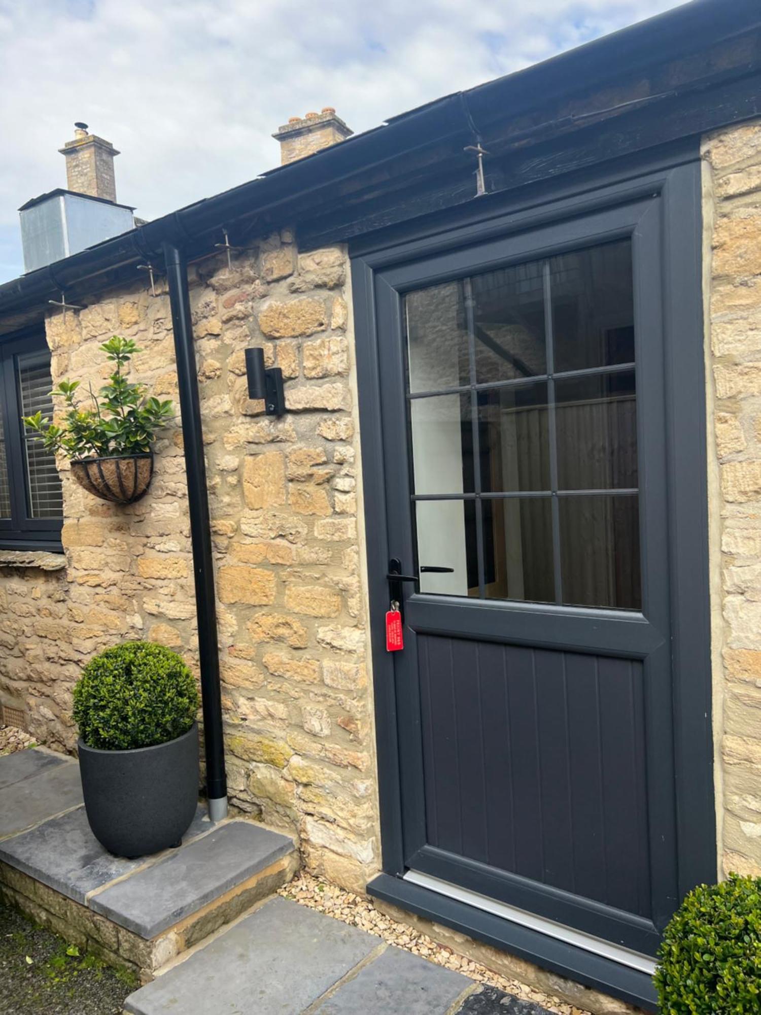 Priory Tearooms Burford With Rooms المظهر الخارجي الصورة