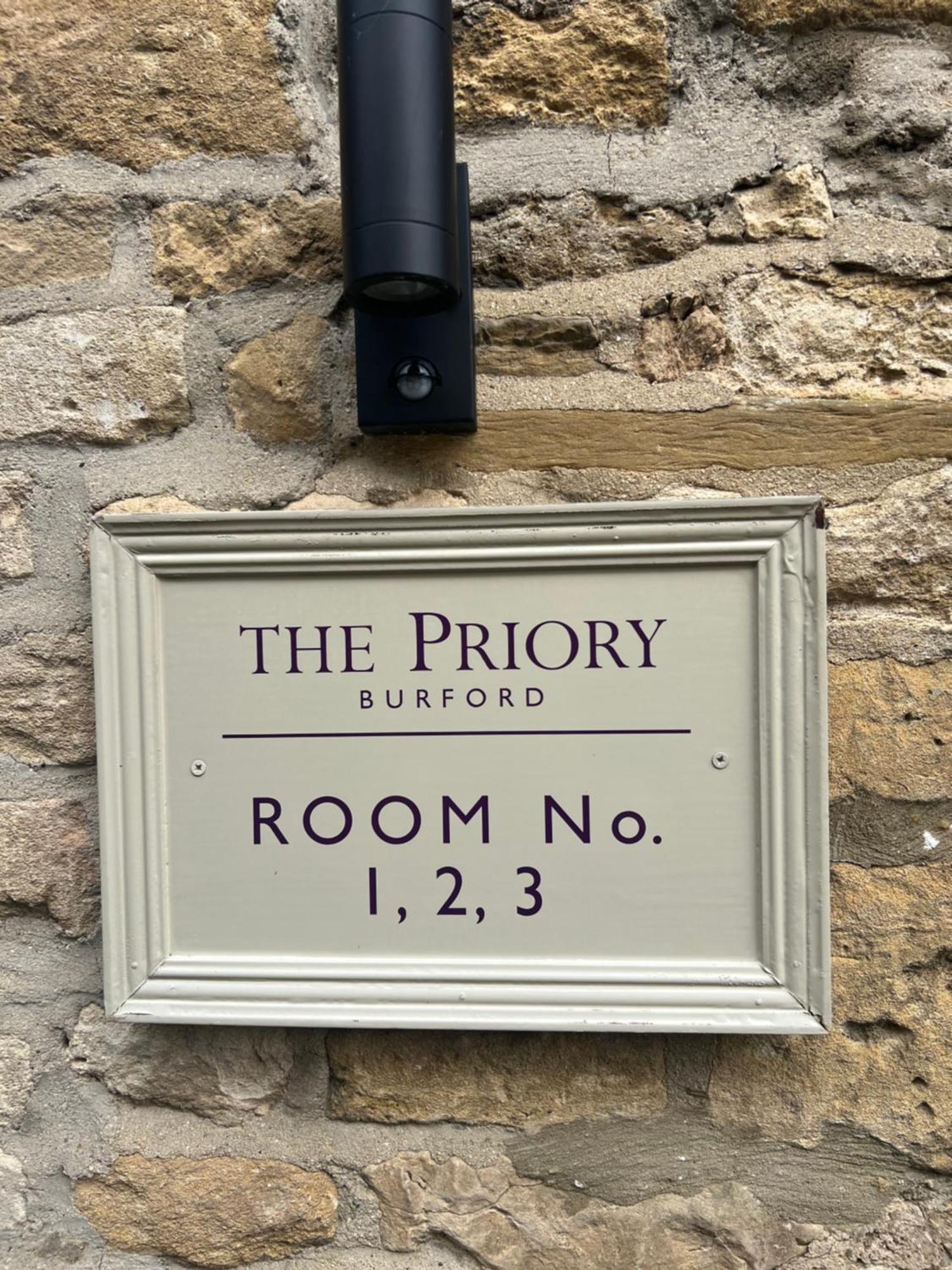 Priory Tearooms Burford With Rooms المظهر الخارجي الصورة