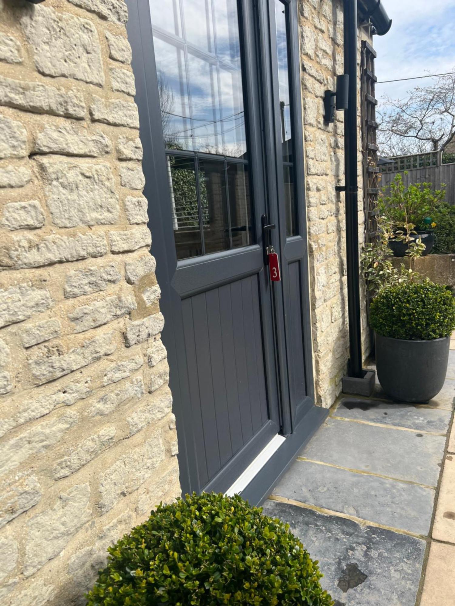 Priory Tearooms Burford With Rooms المظهر الخارجي الصورة