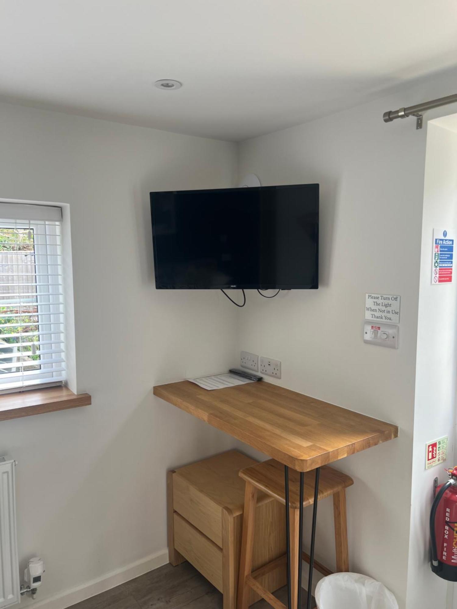 Priory Tearooms Burford With Rooms المظهر الخارجي الصورة