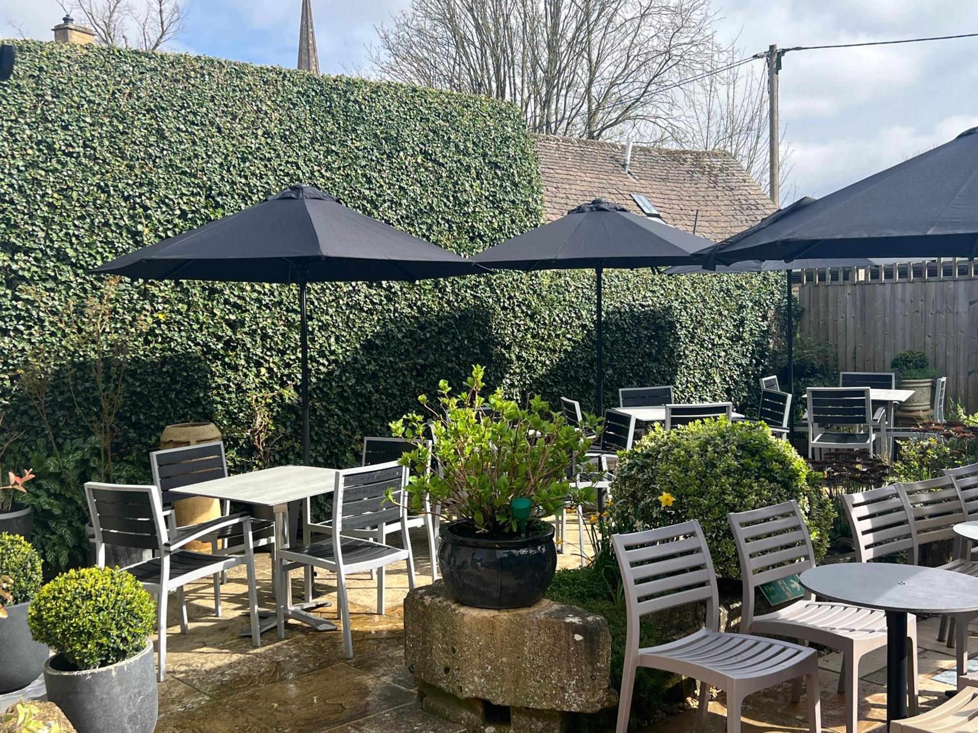 Priory Tearooms Burford With Rooms المظهر الخارجي الصورة