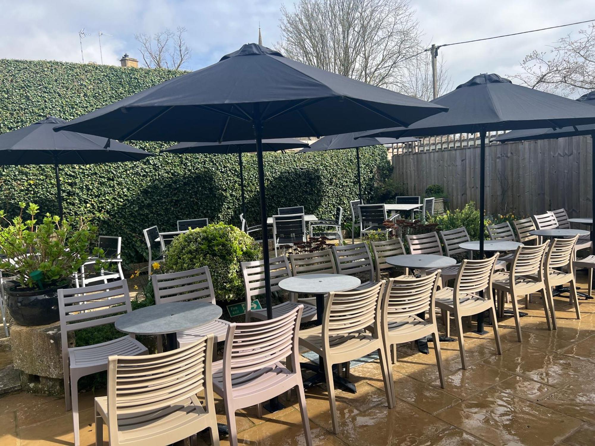 Priory Tearooms Burford With Rooms المظهر الخارجي الصورة