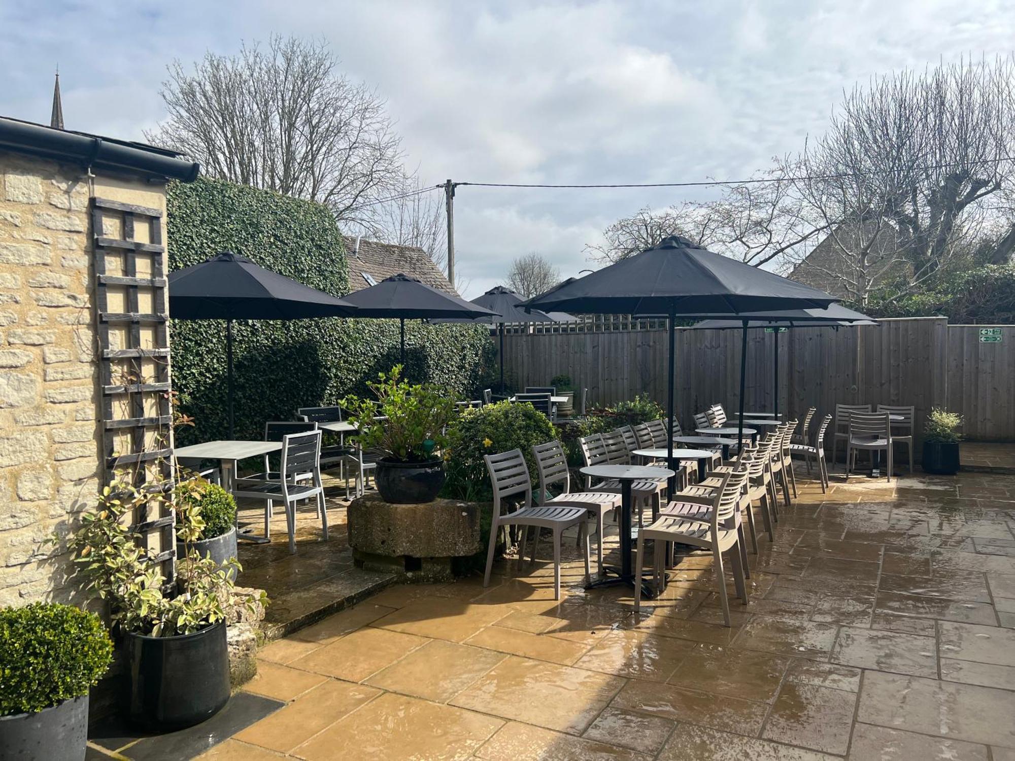 Priory Tearooms Burford With Rooms المظهر الخارجي الصورة