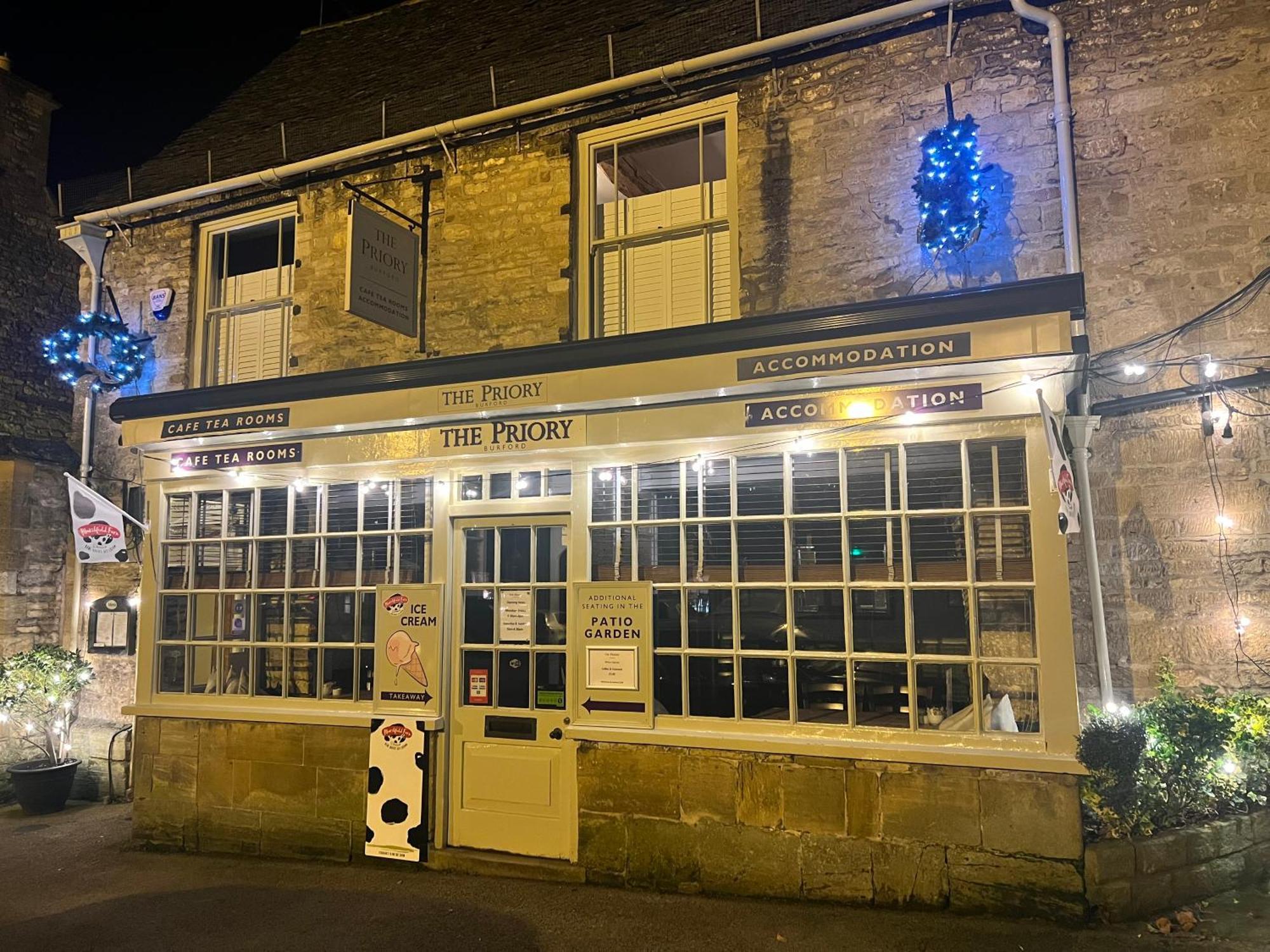Priory Tearooms Burford With Rooms المظهر الخارجي الصورة
