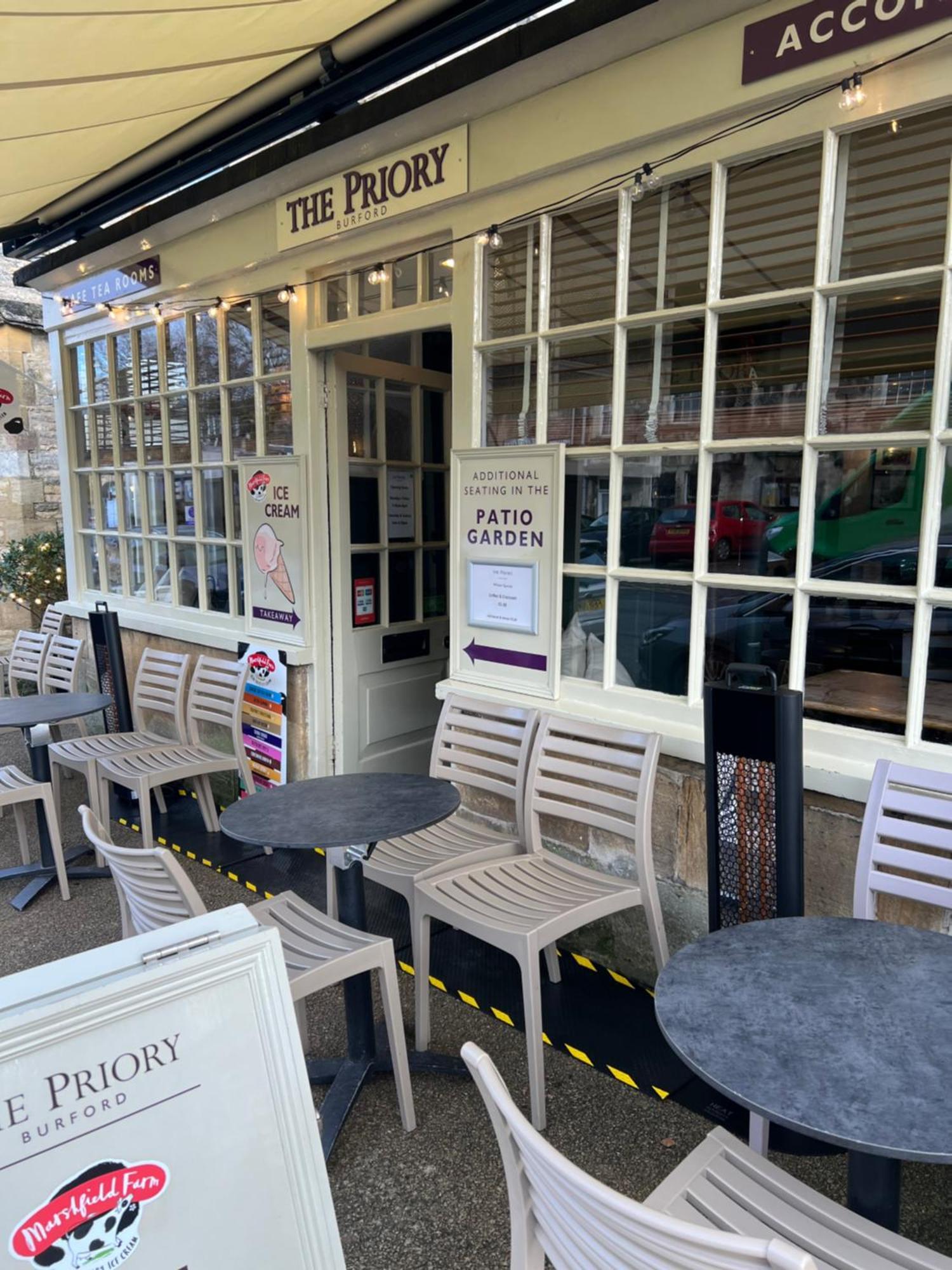 Priory Tearooms Burford With Rooms المظهر الخارجي الصورة