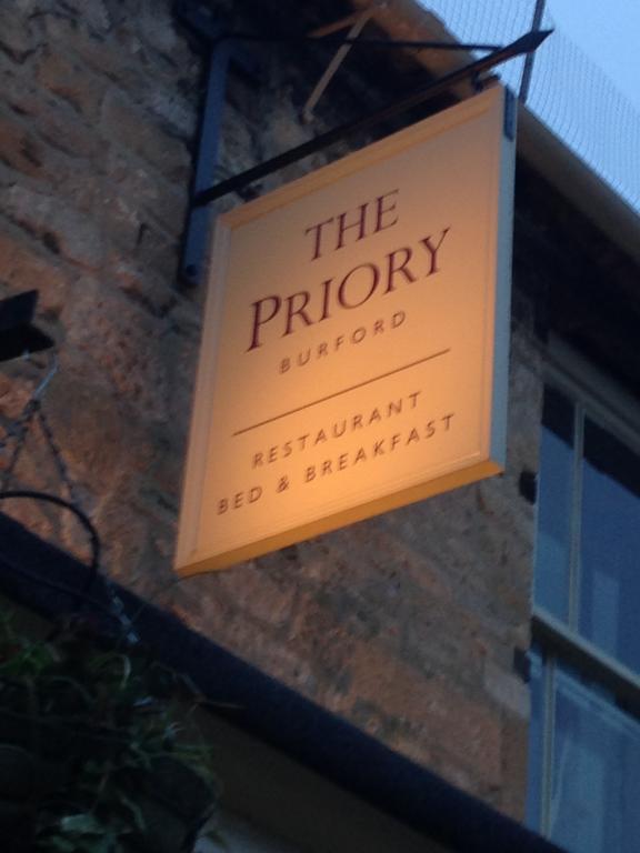 Priory Tearooms Burford With Rooms المظهر الخارجي الصورة