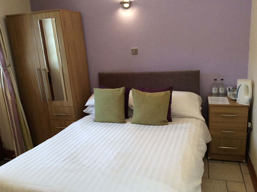 Priory Tearooms Burford With Rooms المظهر الخارجي الصورة