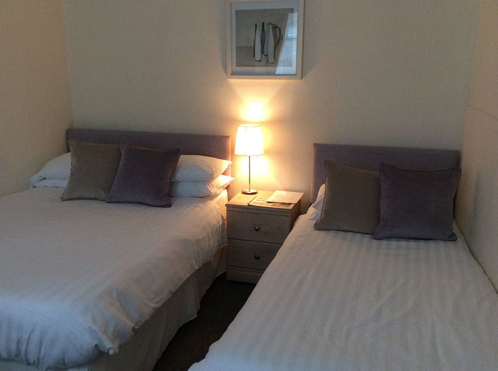 Priory Tearooms Burford With Rooms المظهر الخارجي الصورة