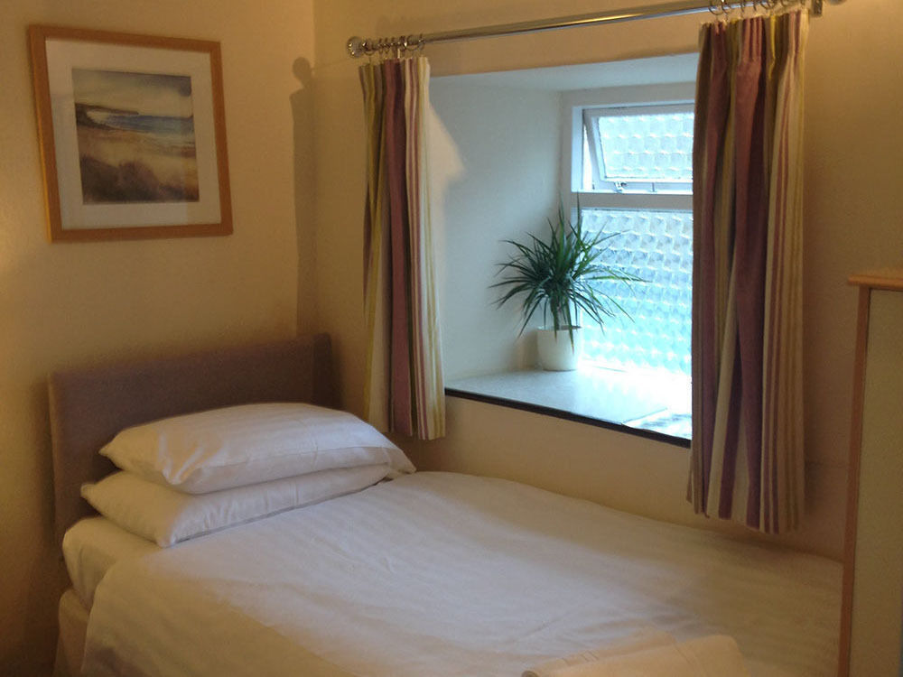Priory Tearooms Burford With Rooms المظهر الخارجي الصورة