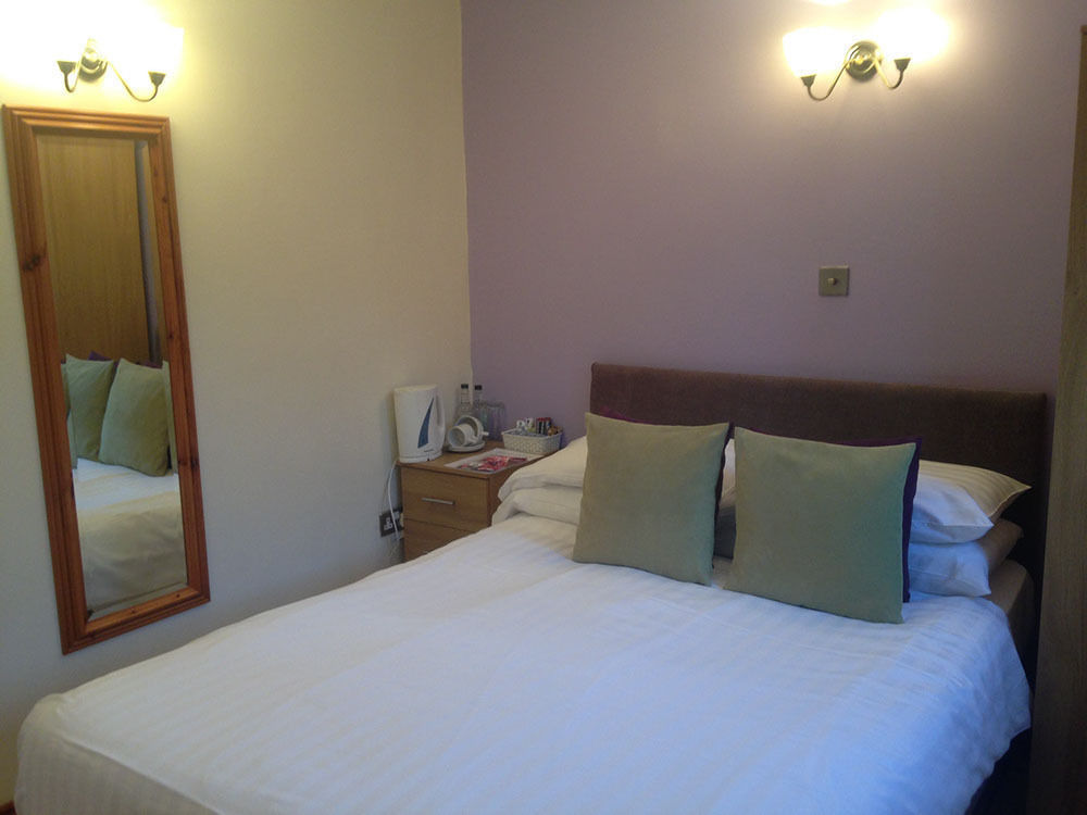 Priory Tearooms Burford With Rooms المظهر الخارجي الصورة