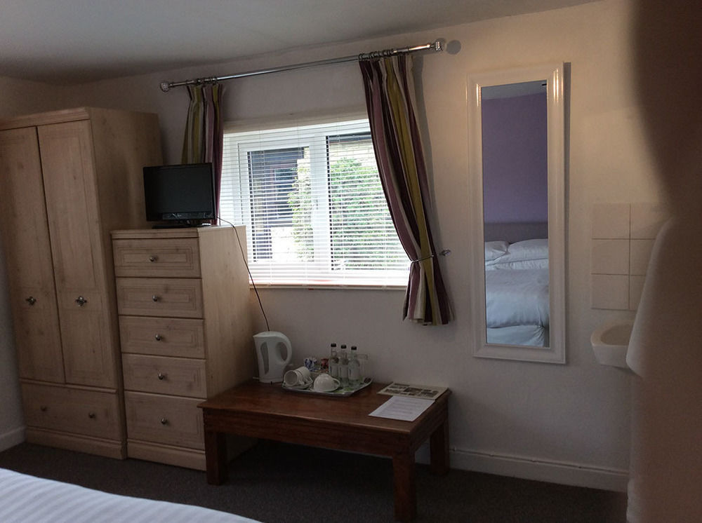 Priory Tearooms Burford With Rooms المظهر الخارجي الصورة